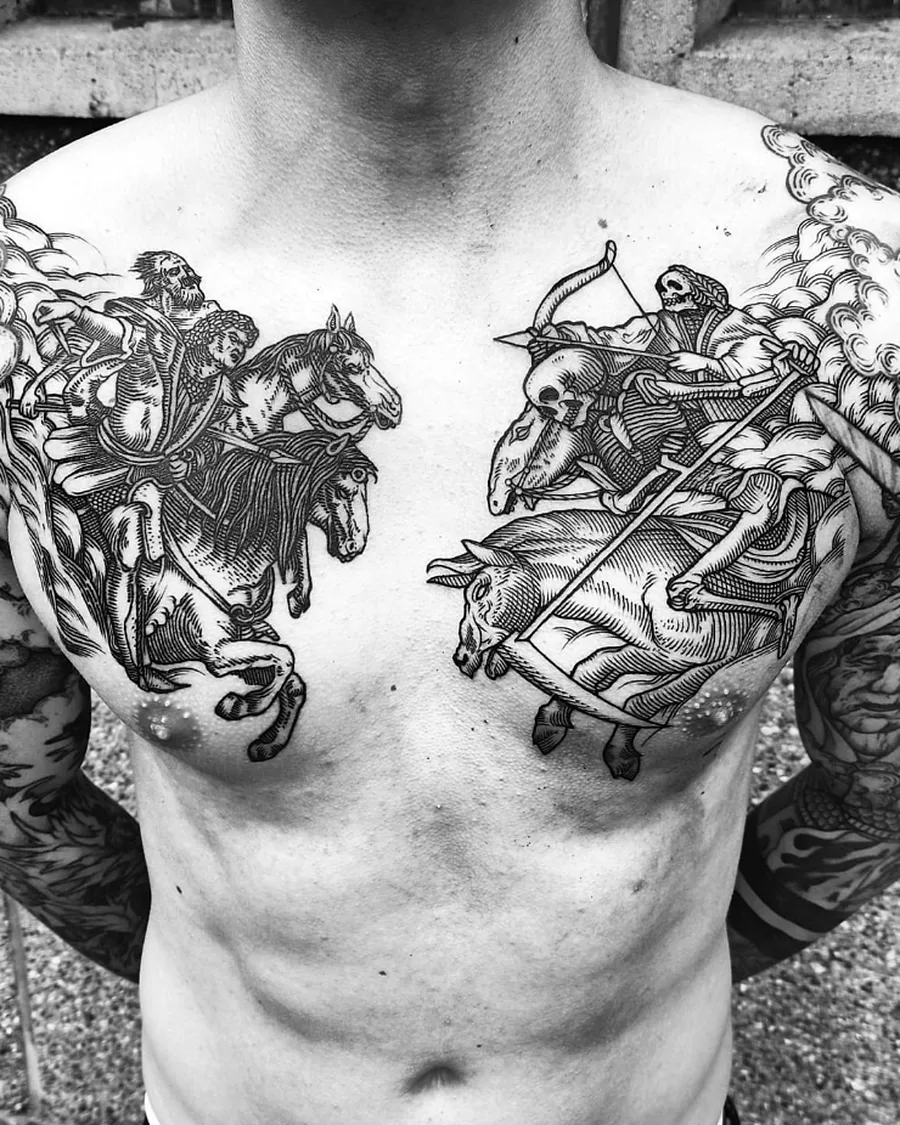 Tatouage illustratif blackwork sur le torse, réalisé par Burpi Brebzy à Dunkerque